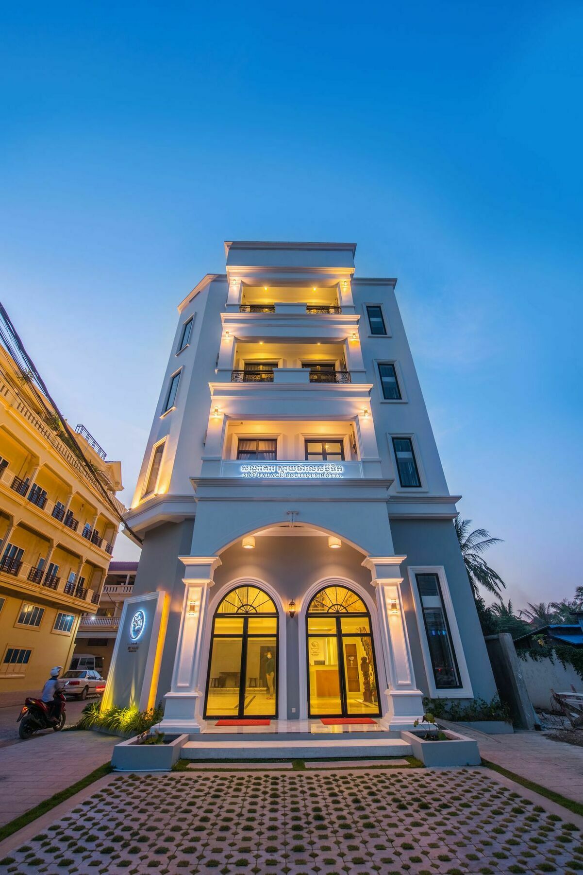 Sky Palace Boutique Hotel Battambang Exterior photo