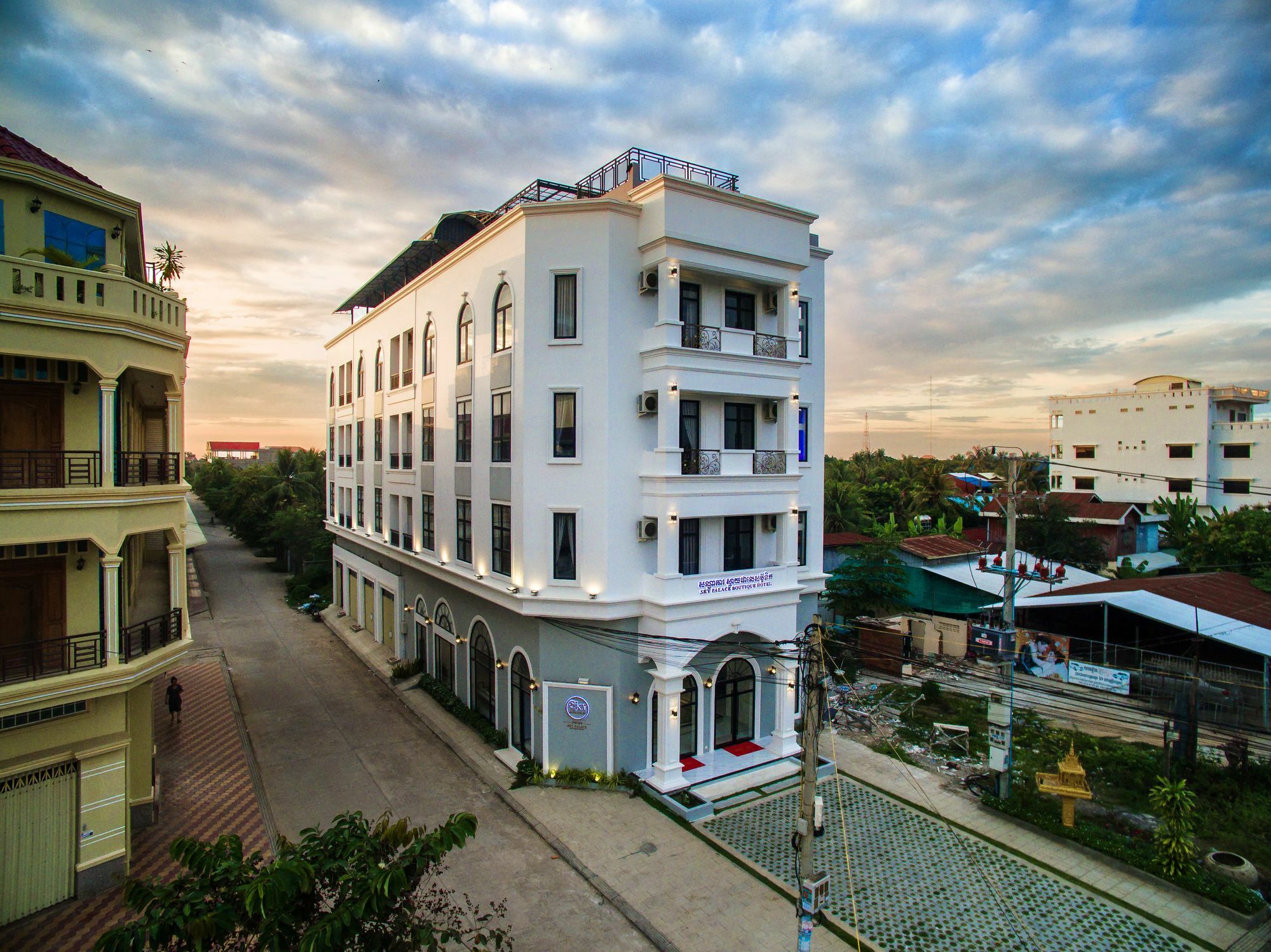 Sky Palace Boutique Hotel Battambang Exterior photo